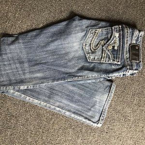 Silver Women’s Suki Flap 17” - Light Wash 26X31. Bootcut.
